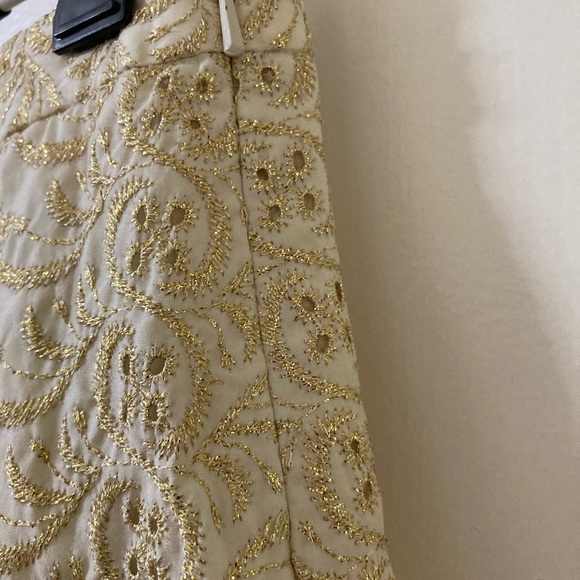 Like new,Sassy Banana Rep skirt.Perfect glam piece - Picture 5 of 11